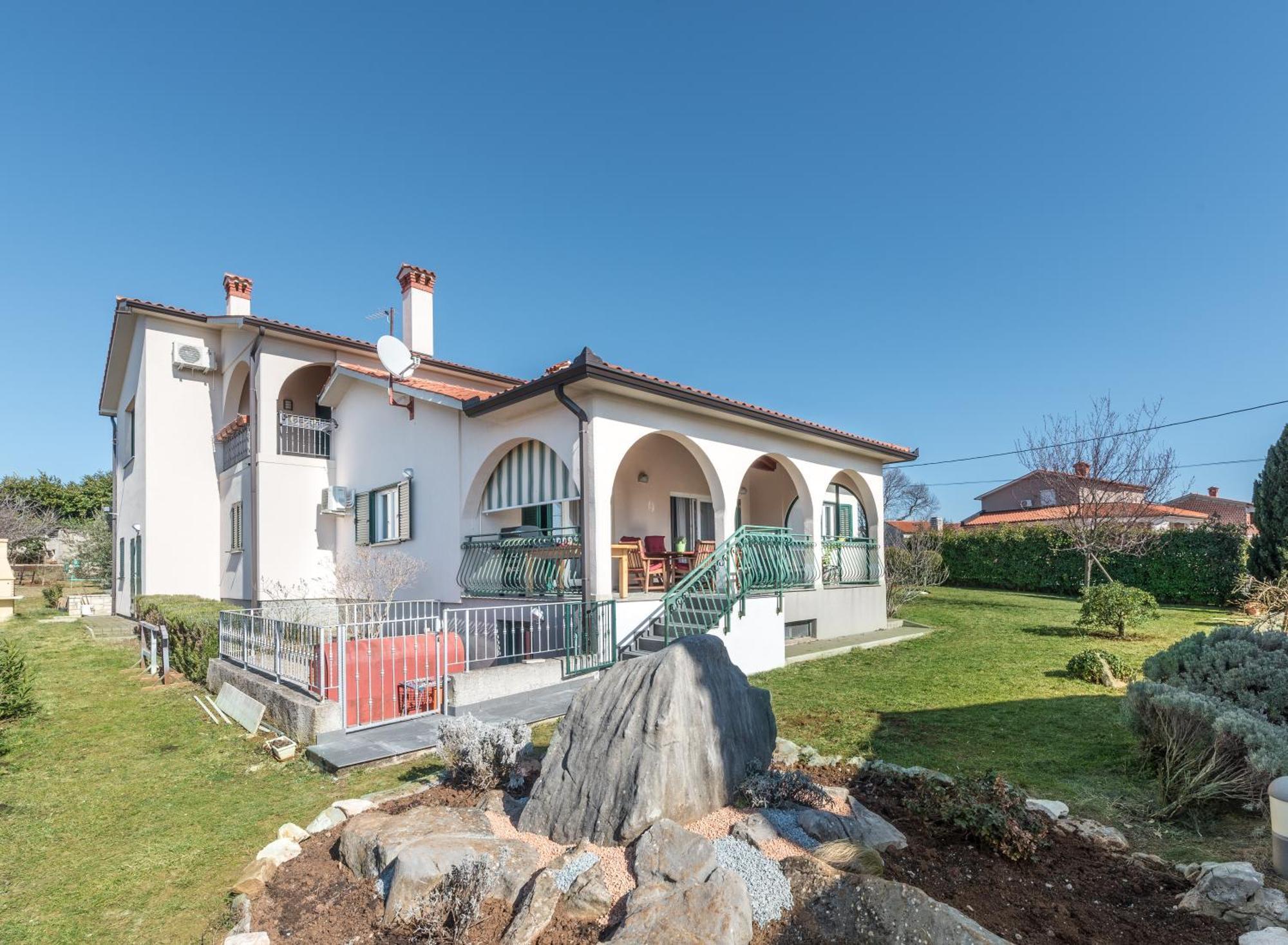 Holiday House Olive Grove With Pool And Garden Labin  Rum bild